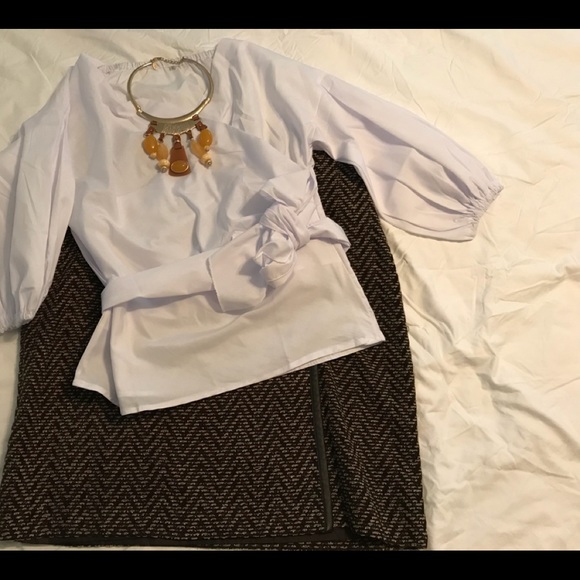 New White top with sash size M/L - Picture 2 of 2